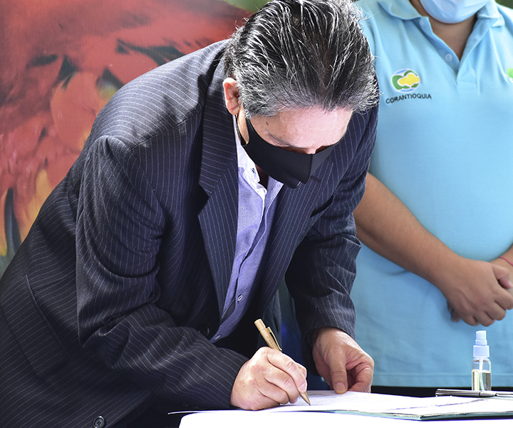 UNIMINUTO y Corantioquia firman pacto por la sostenibilidad UNIMINUTO y Corantioquia firman pacto por la sostenibilidad