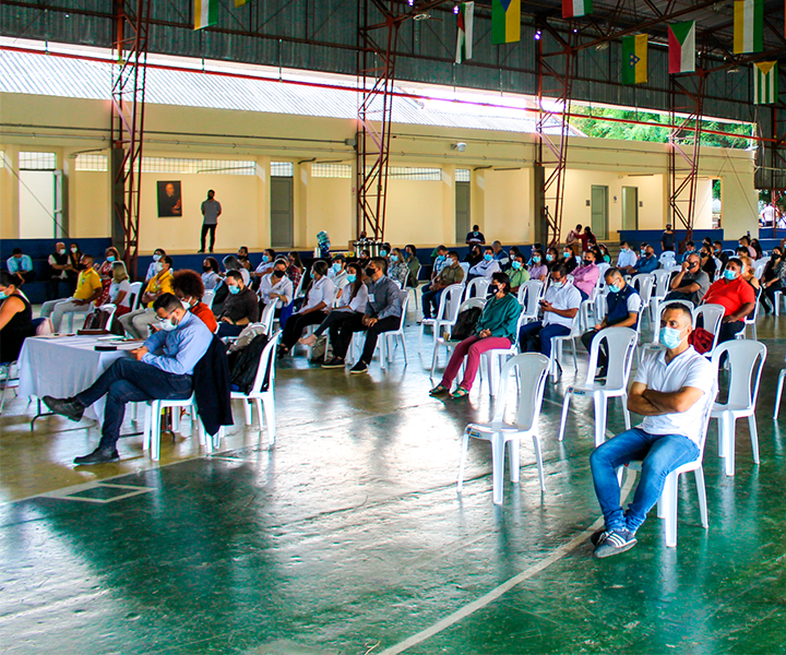 Los desafíos del retorno a la presencialidad en el Foro educativo departamental Imagen general de los asistentes al foro en el coliseo del campus rafael garcía herreros