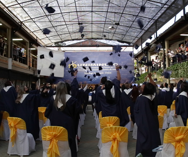 842 estudiantes recibieron en actos presenciales sus títulos académicos 842 estudiantes recibieron en actos presenciales sus títulos académicos