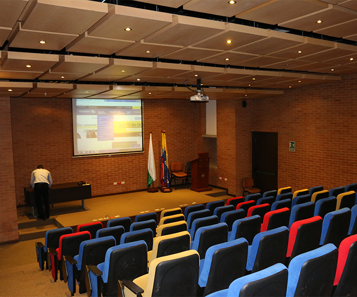 Aulas virtuales: el reto docente en la nueva era educativa Aulas virtuales: el reto docente en la nueva era educativa