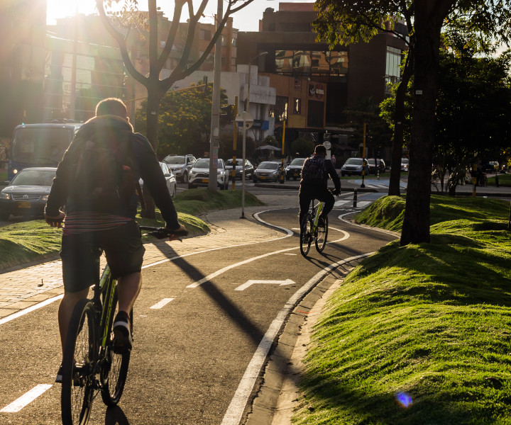 movilidad sostenible uniminuto Ciclista se desplaza cicloruta en Bogotá
