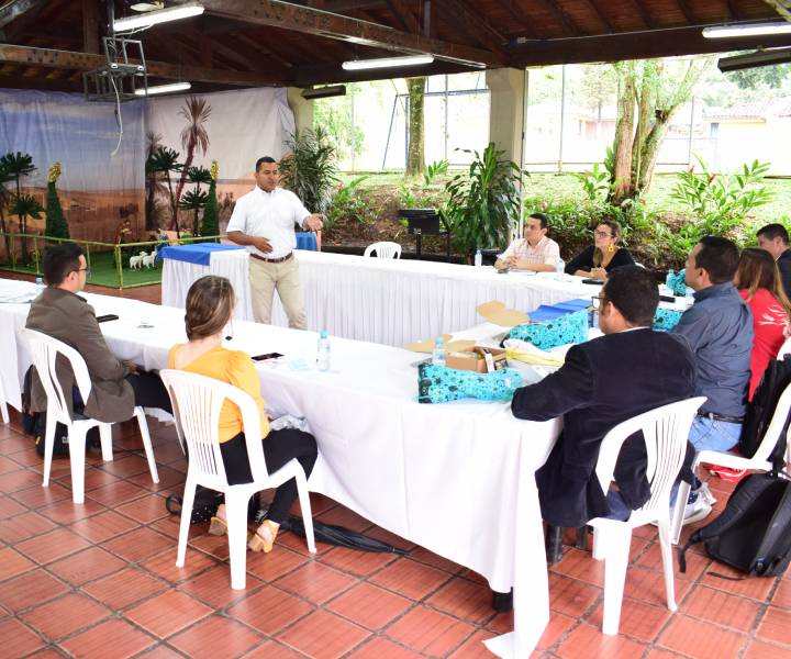 Primer Encuentro Empresarial con Emprendedores Universitarios Primer Encuentro Empresarial con Emprendedores Universitarios