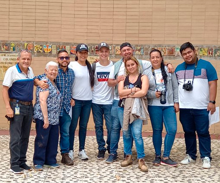 Estudiantes de Pereria que visitaron el centro histórico de Trujillo, Valle. Estudiantes de Pereira visitan Centro de Memoria Histórica
