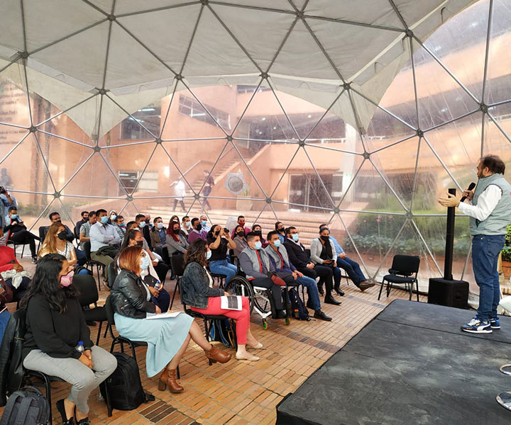 Experiencias de aprendizaje en Plan Saber Digital 4.0 Grupo de personas participando del encuentro Experiencias de aprendizaje en Plan Saber Digital 4.0