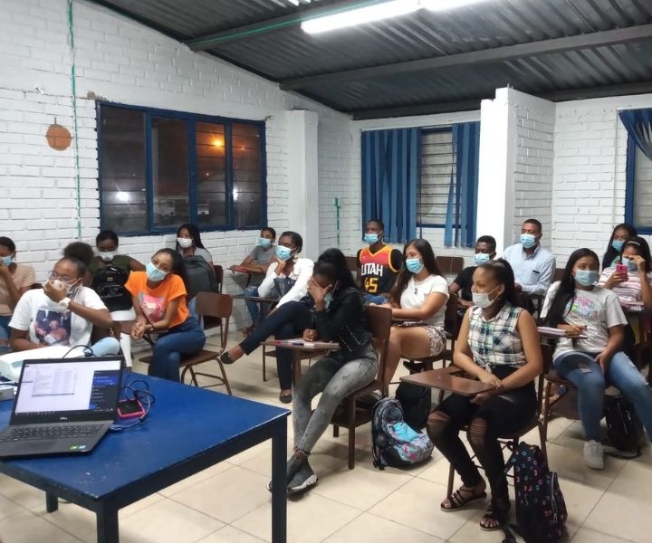 La Rectoría Suroccidente inicio clases con presencialidad en cada sede grupos de Estudiantes en el inicio de clases en UNIMINUTO Suroccidente 2022-1