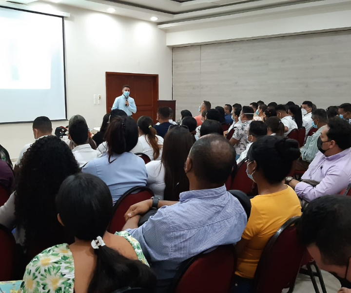 UNIMINUTO abrió paso a una nueva capacitación para fortalecer el aprendizaje de sus estudiantes Personas en auditorio