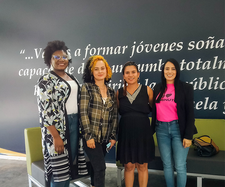 Con picnic literario se conmemoró el día de la mujer en Pereira Con picnic literario se conmemoró el día de la mujer en Pereira