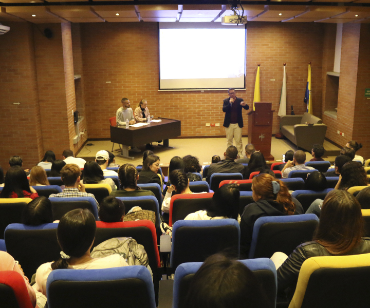 Entre música y literatura se realizó la VI Jornada de Promoción de Lectura - Hojea, el arte de hacer sonar las palabras Entre música y literatura se realizó la VI Jornada de Promoción de Lectura - Hojea, el arte de hacer sonar las palabras