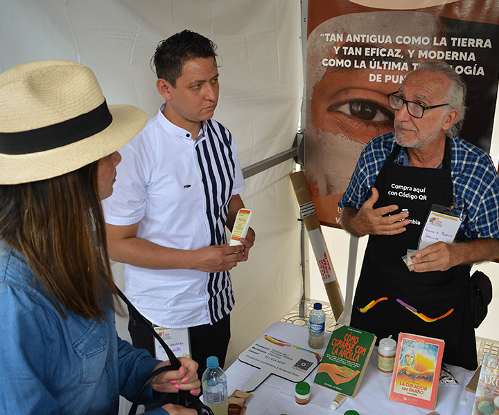 Estudiantes y docentes se integran al fortalecimiento económico del municipio de Chinchin Estudiantes y docentes se integran al fortalecimiento económico del municipio de Chinchiná