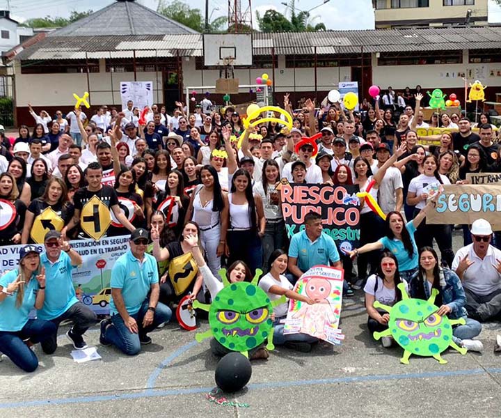 Conmemoración del Día internacional de la Seguridad y Salud en el Trabajo Estudiantes y docentes reunidos en la Conmemoración del Día internacional de la Seguridad y Salud en el Trabajo