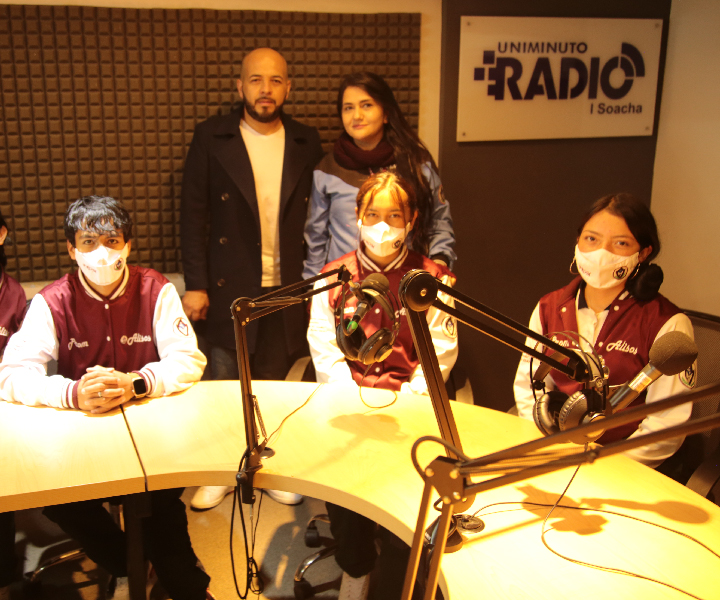 UNIMINUTO Soacha se toma los colegios del municipio Estudiantes de colegios del municipio de Soacha visitan las instalaciones del laboratorio de radio en UNIMINUTO Soacha