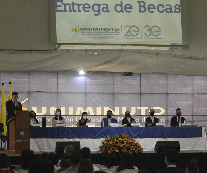 Comité de Becas de UNIMINUTO Seccional Antioquia - Chocó en la Ceremonia de Entrega de Becas Con becas y patrocinios para la educación superior, se contribuye a la construcción de un mejor país para todos