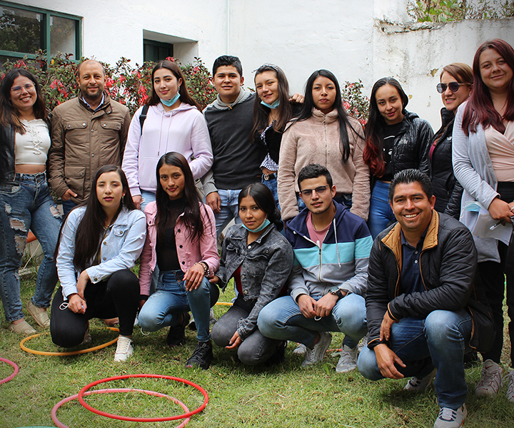 Descubrir y Vivir la Experiencia Integral en UNIMINUTO COA Ubaté El curso de 7 semestres del programa de ASST participa de la jornada deportiva, la cual es acompañada por el coordinador de programa Gustavo Villamizar.