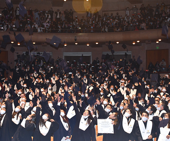Primeras beneficiarias del convenio INPEC recibieron su título como Administradoras de Empresas Estudiantes en celebración de grado
