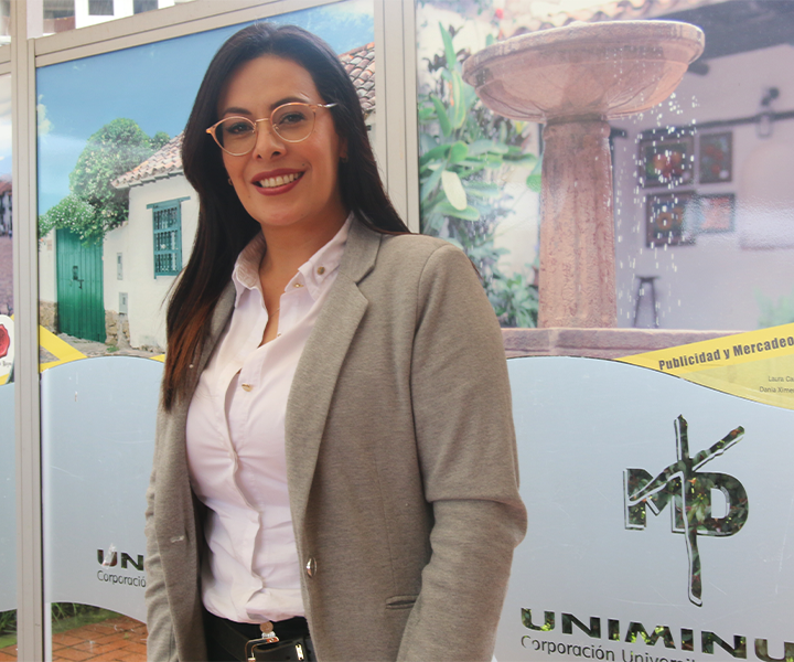 UNIMINUTO continúa su apuesta de educación de calidad al alcance de todos La Vicerrectora Administrativa y Financiera expone los beneficios de estudiar con UNIMINUTO.
