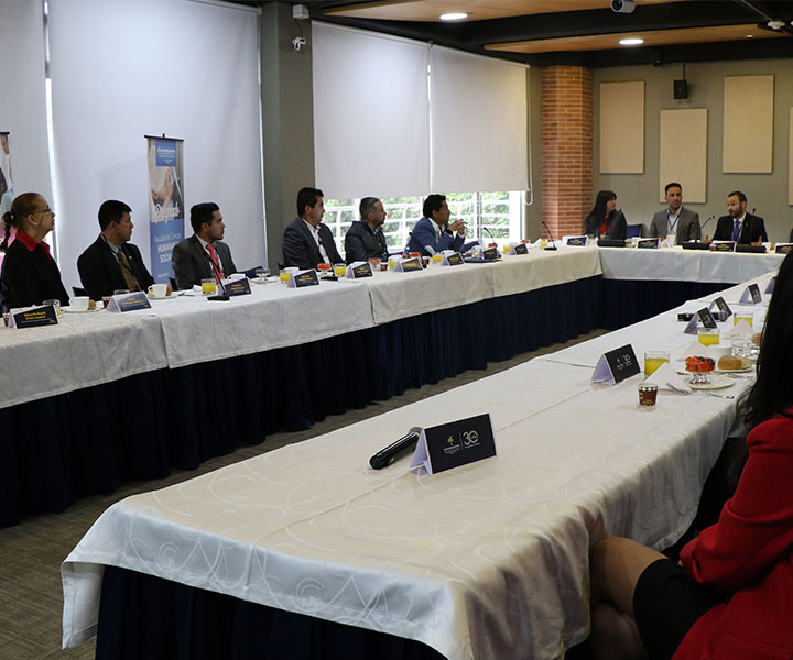 Encuentro enmarcado en lograr un acercamiento y trabajo en equipo entre la empresa, el sector logístico y la academia. Grupo de empresarios