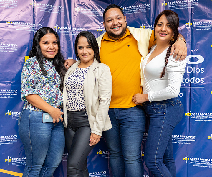 Encuentro del club de egresados en Pereira Egresados-comparten-en-pereira.jpg
