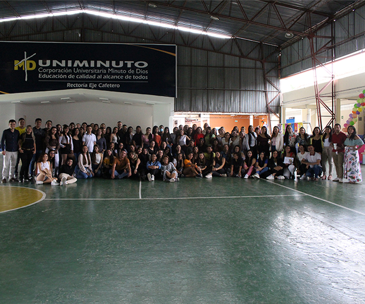 Estudiantes comparten experiencias significativas Estudiantes y docentes en la décima muestra de Experiencias Significativas