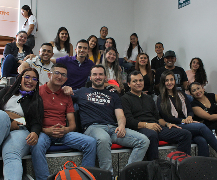 Transformando vidas, creando sueños con Responsabilidad Social en Pereira Estudiantes participan en la X Feria de Responsabilidad Social en Pereira