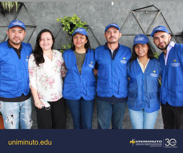 Estudiantes semilleros Uniminuto Estudiantes y docente de semilleros de investigación - Uniminuto