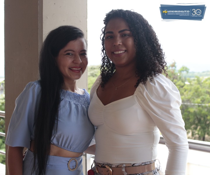 “Querer es poder” Voluntariado UNIMINUTO Victoria Rodríguez junto a la profesora líder del voluntariado Andrea Cetárez.