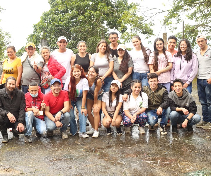 UNIMINUTO Madrid realiza Minga universitaria para ayudar a niños de la escuela del Chorrillo Equipo de voluntarios de UNIMINUTO CRM