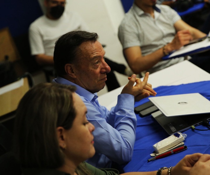 Rector de UNIMINUTO Cundinamarca implementa diálogos directos con estudiantes Ing. Jairo Enrique Cortés mantiene un ejercicio comunicativo con los estudiantes.