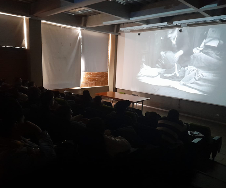 Medios Educativos promueve la formación humana integral Comunidad académica se reúne para las jornadas de cine foro en los diferentes centros regionales