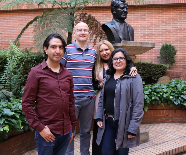 Doctor Andrzej Cirocki de la Universidad de York y docentes del programa de Licenciatura en Lenguas Extranjeras con Énfasis en inglés Visita del Doctor Andrzej Cirocki de la Universidad de York