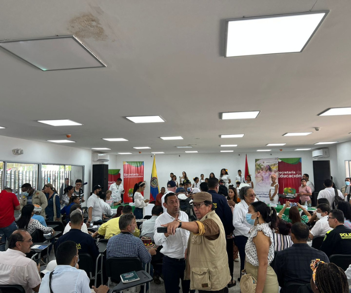 UNIMINUTO aporta experiencias y construye alianzas en los Diálogos Regionales Vinculantes: la vuelta a Colombia 5 hombres reunidos posando a una foto