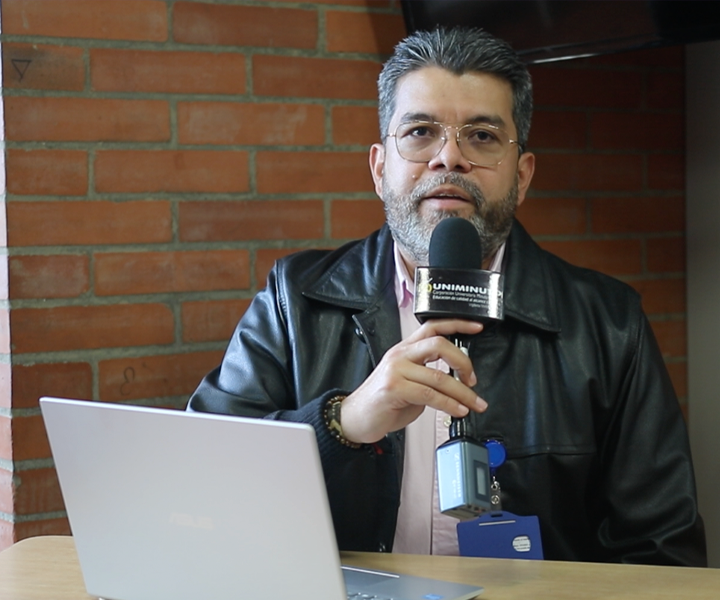 + Matemáticas, el videojuego que le apuesta a la educación inclusiva Juan Carlos Herrera,docente de porgram de ing. de sistemas de CRZ, líder de proyecto y creador de videojuego + matematicas