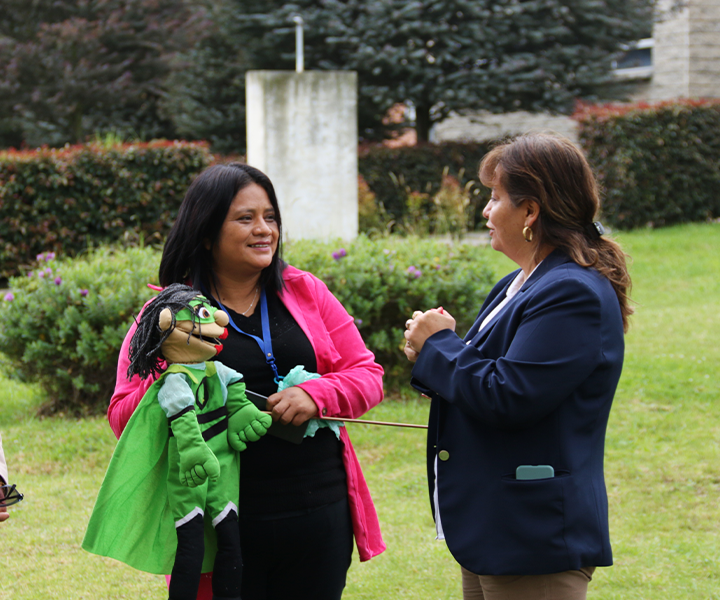 UNIMINUTO Rectoría Cundinamarca Fortalece las Alianzas Internacionales Rosa Verónica Castro directora de I.E. 2045 Villa Clorinda - Perú