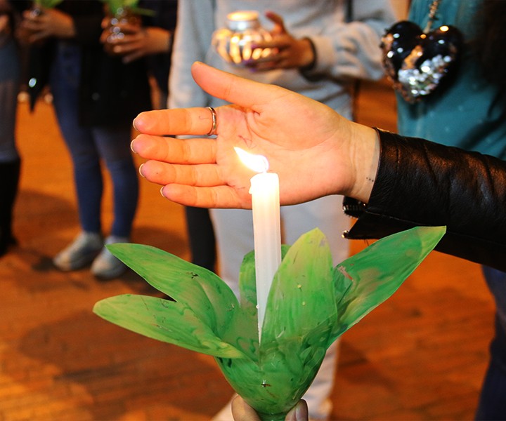Academia por la Paz: el rol de UNIMINUTO en tiempos de posconflicto Estudiantes encienden velas por la paz de Cundinamarca