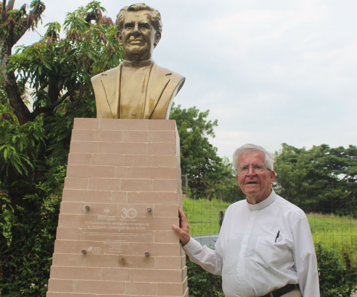 Lección Inaugural en los Centros Regionales de Cundinamarca Padre Diego Jaramillo CJM en el Centro Regional Girardot