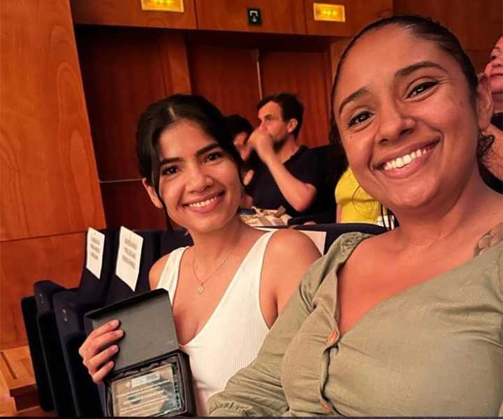 Egresadas reciben reconocimiento del consulado de Colombia en España Leidy Campillo Arango y Cindy Campillo Arango hermanas egresadas de UNIMINUTO que recibieron reconocimiento del Consulado de Colombia en España