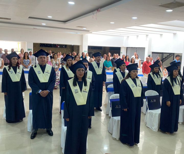 Celebramos grados en Cúcuta, Ocaña y Tibú. Graduandos haciendo promesa profesional