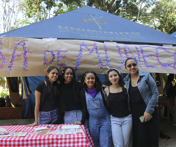 “Escucharte” una nueva herramienta en la ruta de prevención de suicidio Estudiantes UNIMINUTO en la jornada de prevención del suicidio