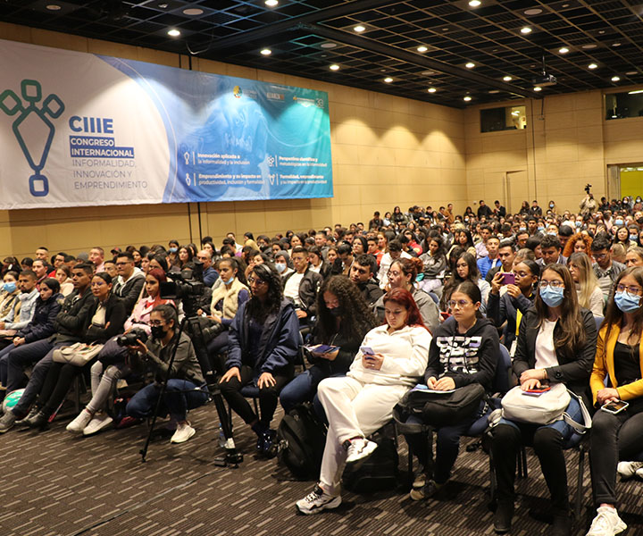 Congreso Internacional Informalidad Innovación y Emprendimiento CIIIE Asistentes auditorio Colsubsidio el Cubo