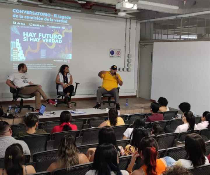 Estudiantes en evento Estudiantes en evento