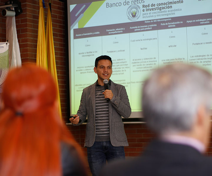 César Andrés Nieto, director del GiLab PCIS inicia Simposio de investigación MD Micronegocios a través de la Red de conocimiento e investigación para el crecimiento económico inclusivo y micronegocios dsk-César-Andrés-Nieto-director-del-GiLab-PCIS-inicia-Simposio-de-investigación-MD-Micronegocios-a-través-de-la-Red-de-conocimiento-e-investigación-para-el-crecimiento-económico-inclusivo-y-micronegocios.png