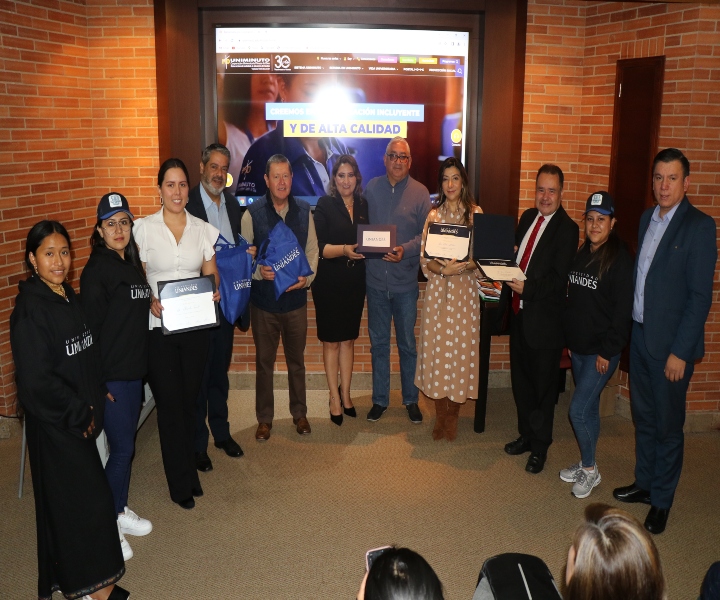 Directivos de UNIMINUTO y estudiantes de UNIANDES Ecuador Directivos de UNIMINUTO y estudiantes de UNIANDES Ecuador