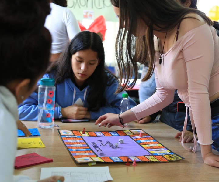 El conocimiento se respira en todo el campus del Centro Universitario Soacha Estudiantes del Centro Universitario participan de una de las actividades desarrolladas en la biblioteca.