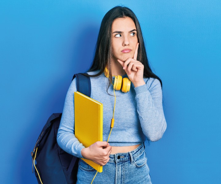 Estudiante pensativa Estudiante pensativa