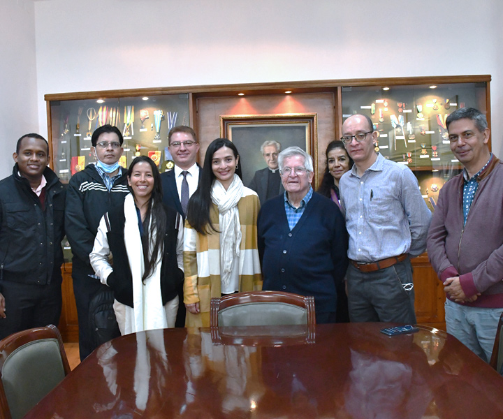 Con un balance positivo culminó la visita de pares académicos Pares académicos, directivos RBVD reunidos con el Pardre Diego jaramillo