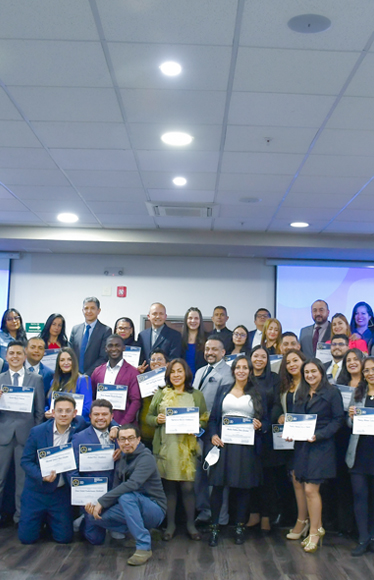 Docentes, administrativos, estudiantes y egresados de la Rectoría Virtual y Distancia