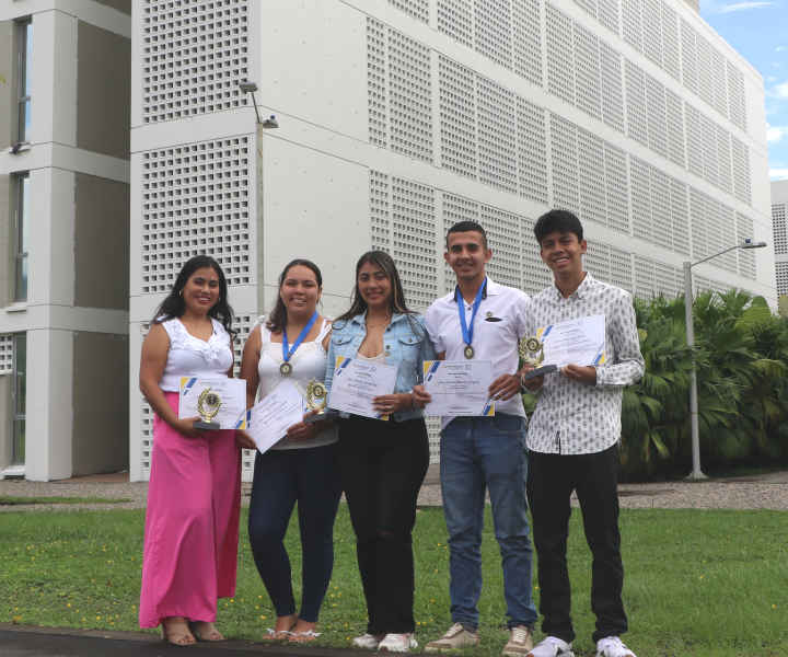 Estudiantes Ganadores Estudiantes Ganadores