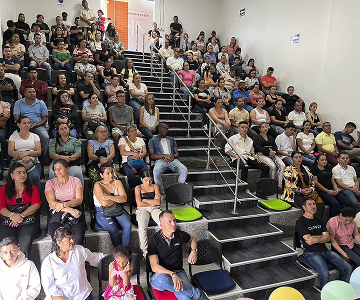 Familias de los estudiantes vivieron experiencia en Campus de Pereira Inducción-familias-eje.jpg