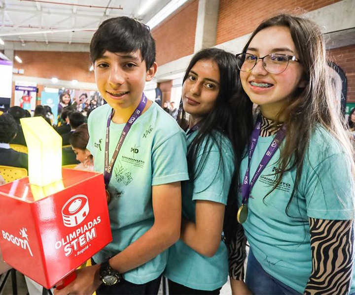 Las Olimpiadas fortalecen los ambientes de aprendizaje STEM en Bogotá. Las Olimpiadas fortalecen los ambientes de aprendizaje STEM en Bogotá.