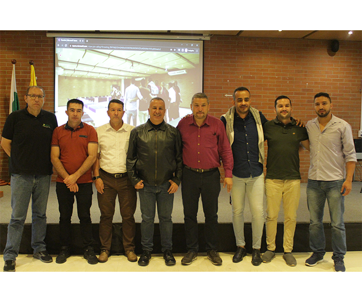 Primer encuentro de ARCOFADER proyecta retos a la educación física, recreación y el deporte Directivos de ARCOFADER en las instalaciones de UNIMINUTO