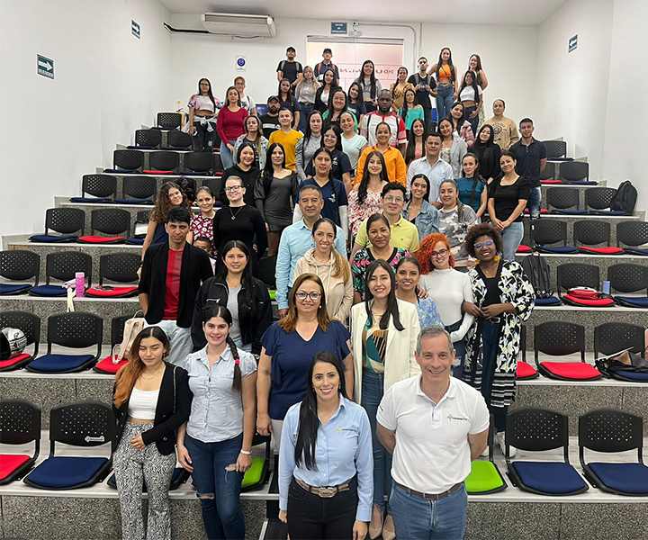 Emotiva ceremonia de entrega de becas en Pereira becas-pereira.jpg